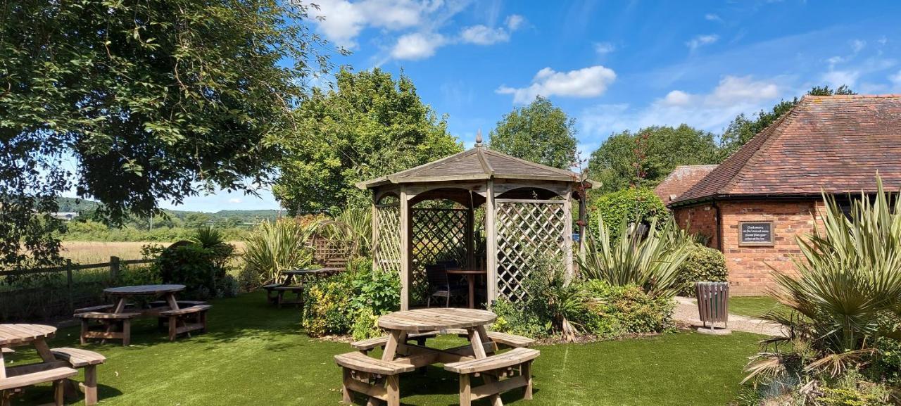 Meadow Farm Redditch By Marstons Inns 外观 照片