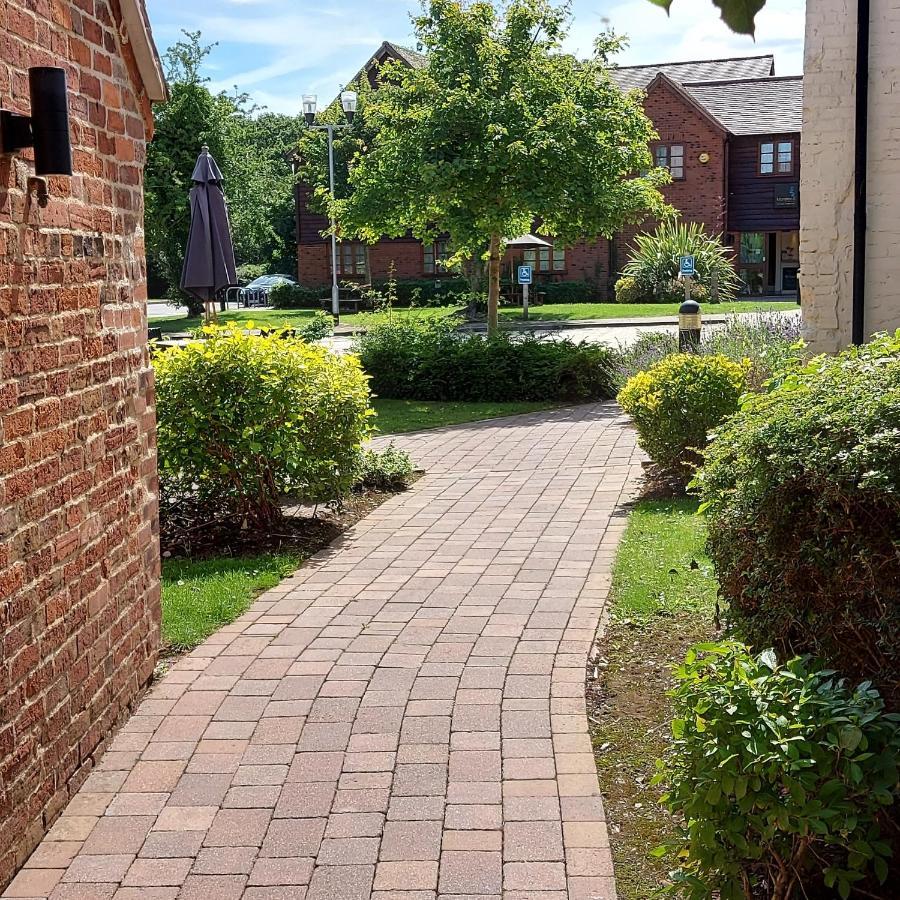 Meadow Farm Redditch By Marstons Inns 外观 照片
